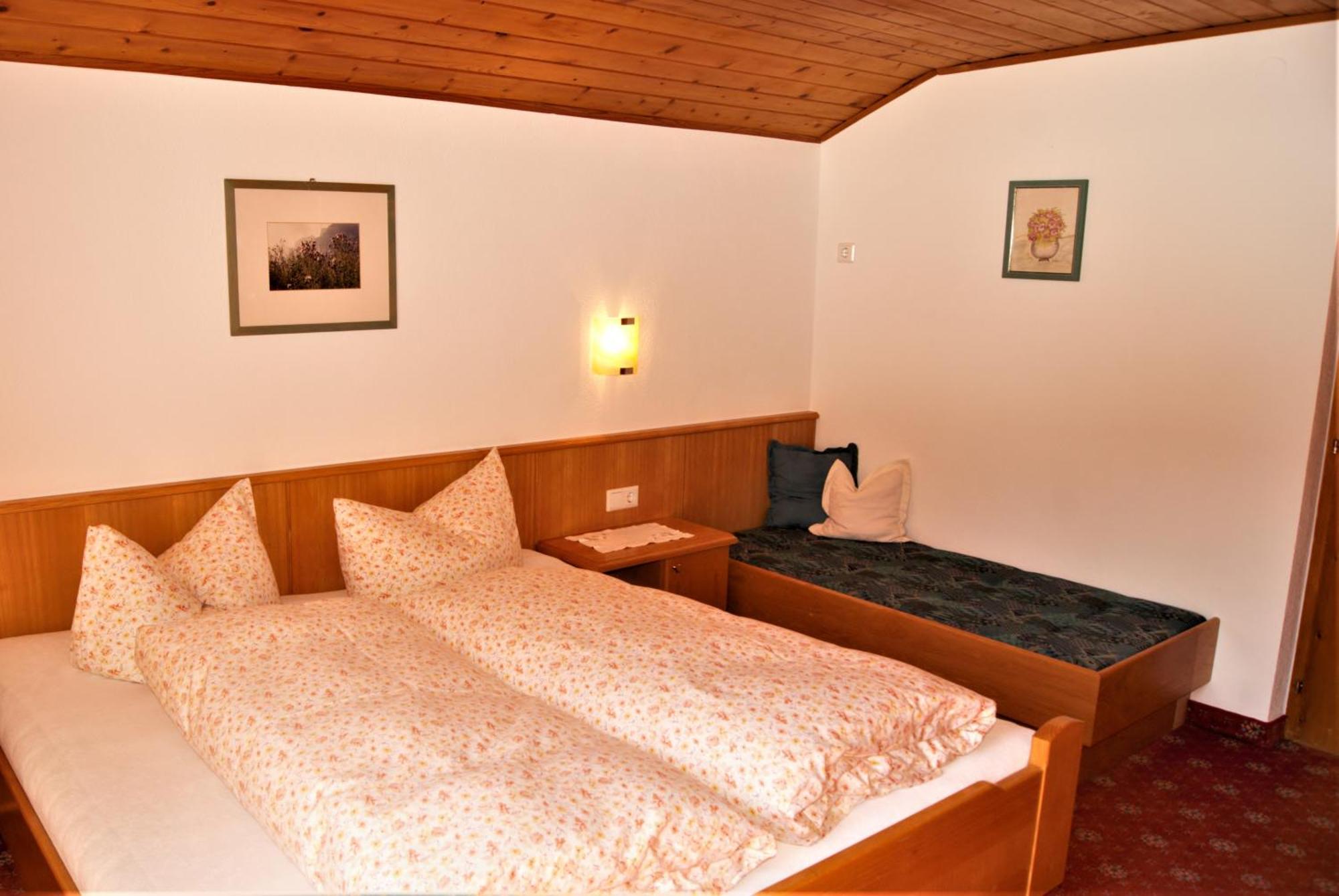 Landhaus St. Hubertus Kaunertal Room photo